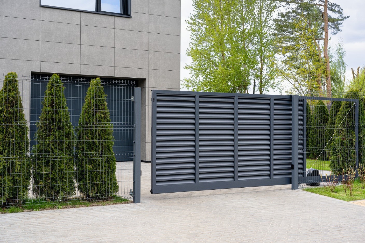 Как выбрать фундамент под&nbsp;забор с&nbsp;воротами: пошаговое руководство для&nbsp;владельцев участков