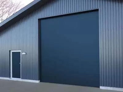 Боковая дверь